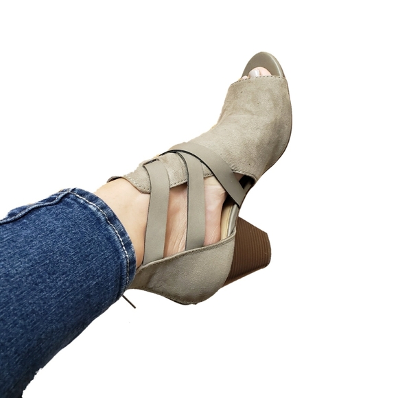 Libby Edelman Tan Open Toe Buckle Booties size 6.5 - Picture 9 of 10